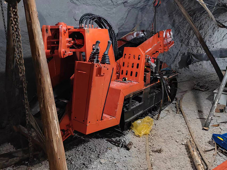 打山洞隧道機(jī)器.jpg 打山洞隧道機(jī)器.jpg